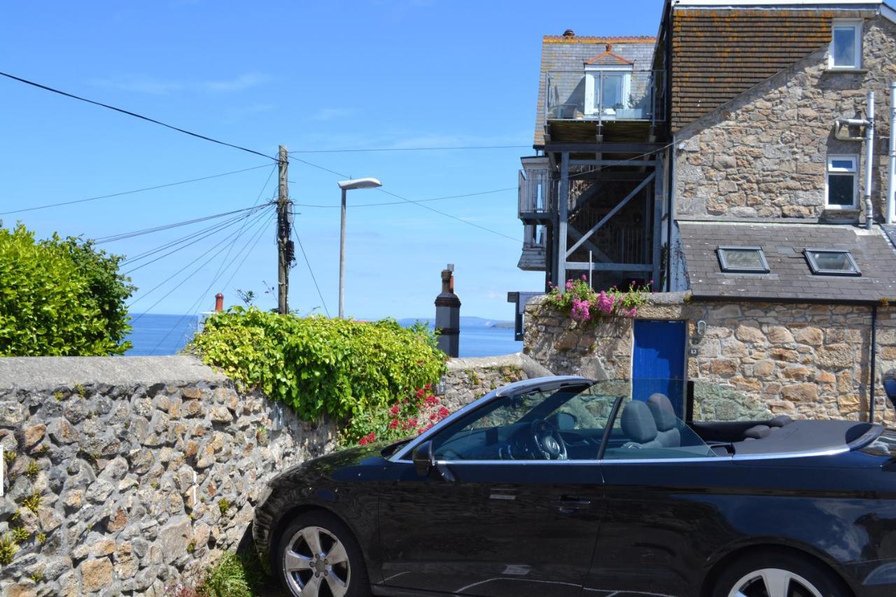 Huer'S Watch A Beautifully Presented Private Apartment With Far Reaching Views Over St Ives Harbour And Bay And Free Onsite Parking For Larger Groups Book Along With Our Connecting Two Sister Apartments المظهر الخارجي الصورة